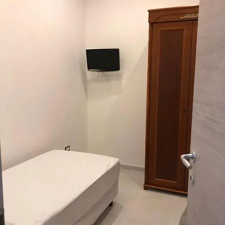فندق مبيت وإفطار 13 Minuti Dal Centro 4*