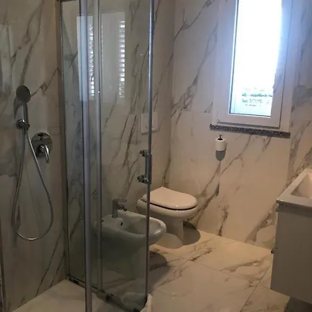 13 Minuti Dal Centro فندق مبيت وإفطار 4*